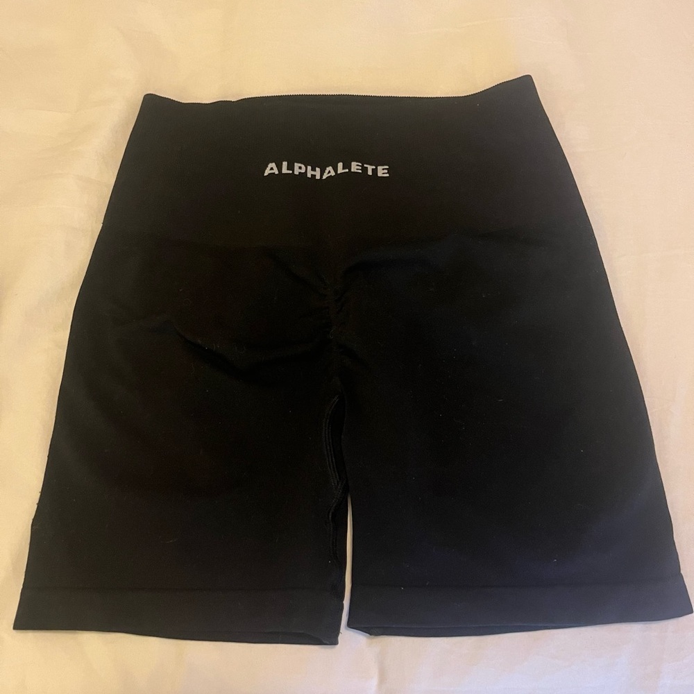 Alphalete amplify shorts black size S scrunch butt